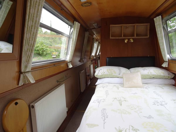 In the rear and middle cabins there are fixed double beds